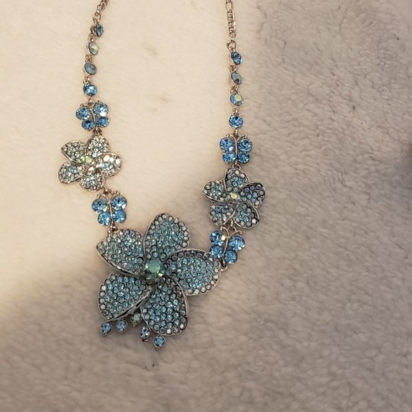 Vintage NIB Baby Blue AB Rhinestone Necklace and Earring Set - Picture 3 of 8
